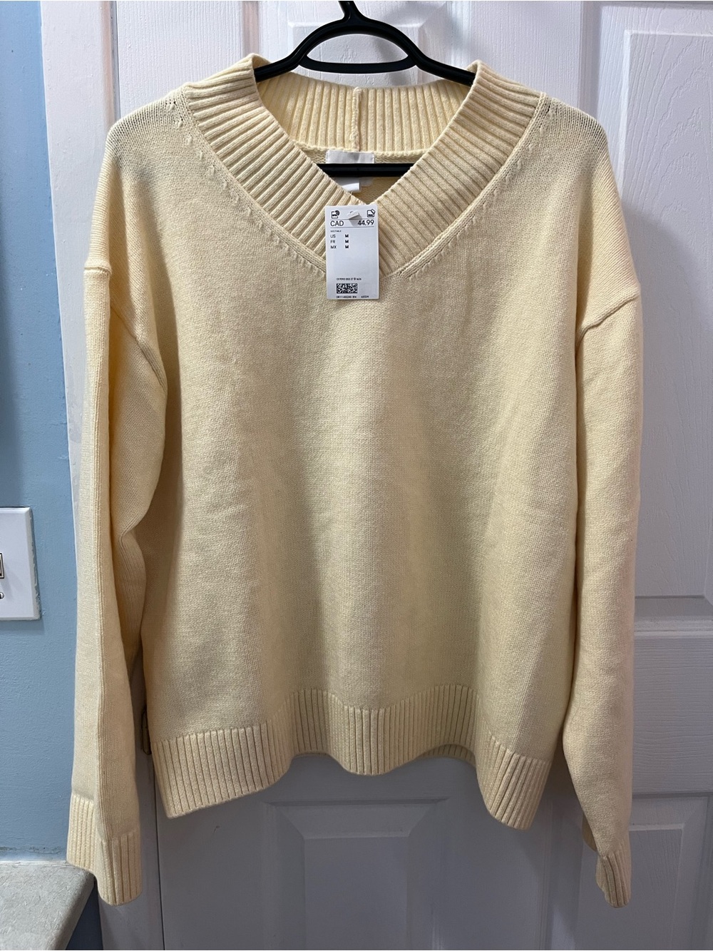 H&M V-Neck Light Yellow Sweater - Size Medium